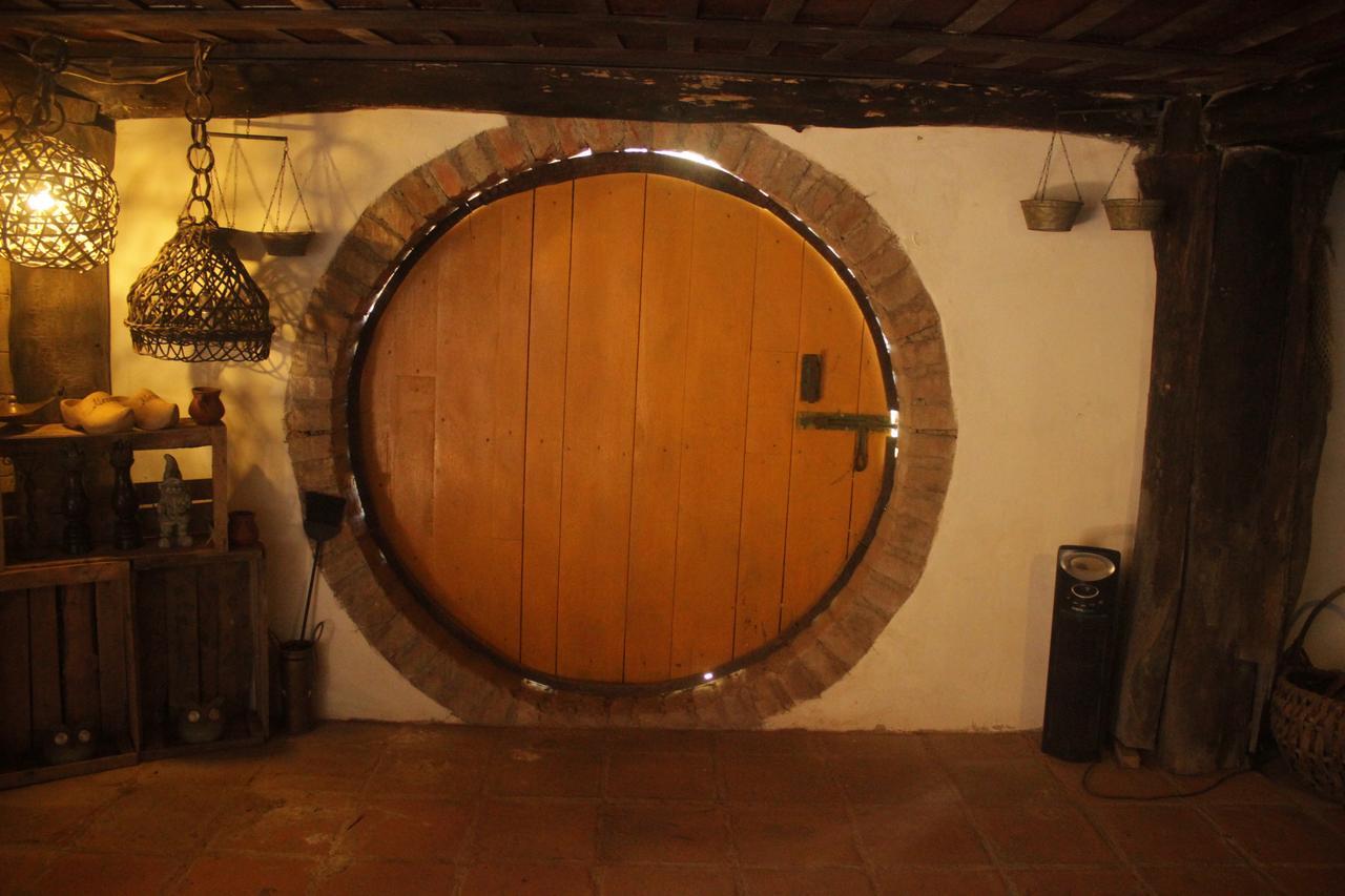 The Hobbit La Comarca Hotel Nueva San Salvador Екстериор снимка