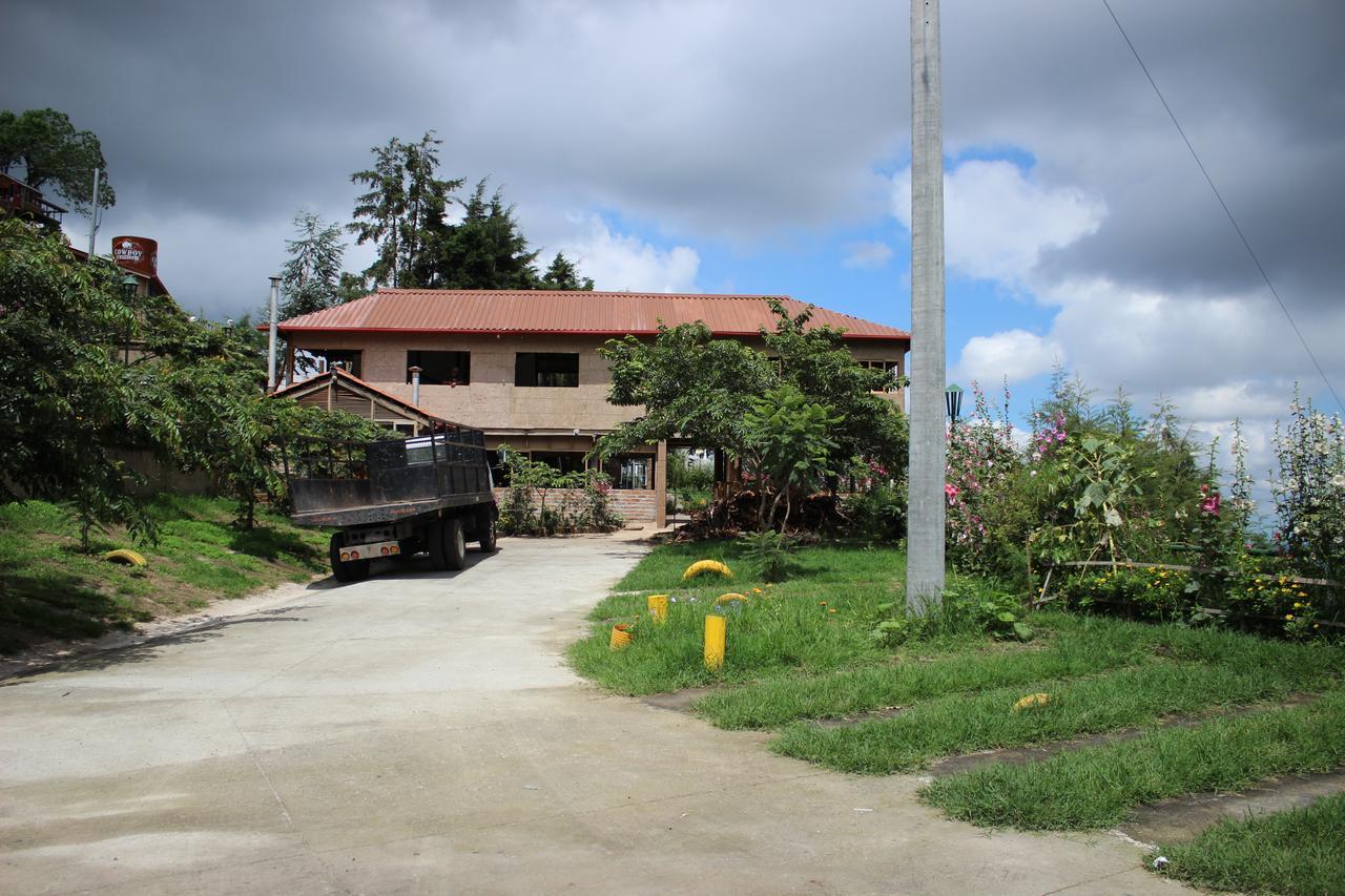 The Hobbit La Comarca Hotel Nueva San Salvador Екстериор снимка